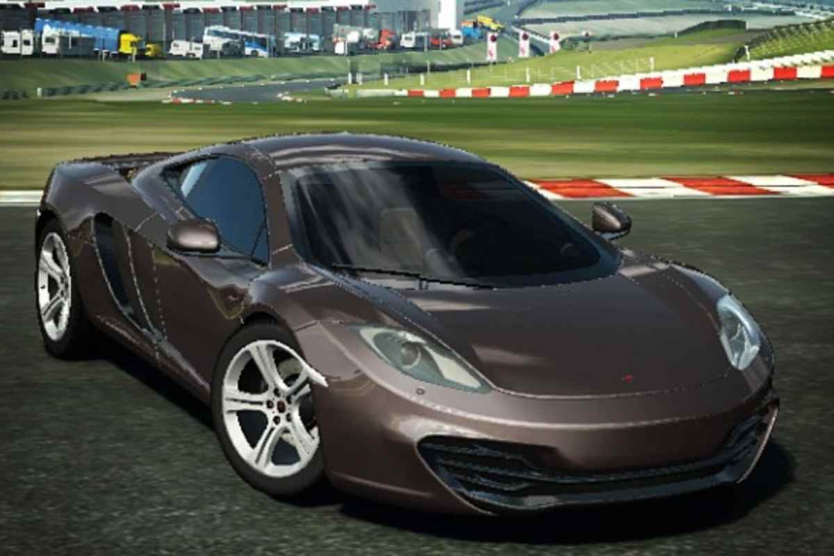 Lewis Hamilton auto all'asta